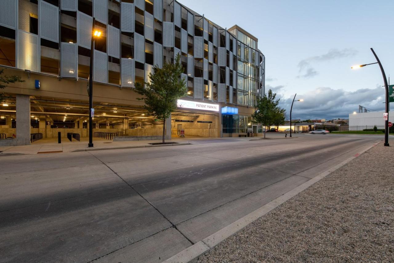 Modern 1Br Apt With Skywalk To Fiserv, Rooftop, And Parking Milwaukee Exterior foto
