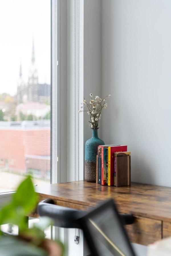 Modern 1Br Apt With Skywalk To Fiserv, Rooftop, And Parking Milwaukee Exterior foto